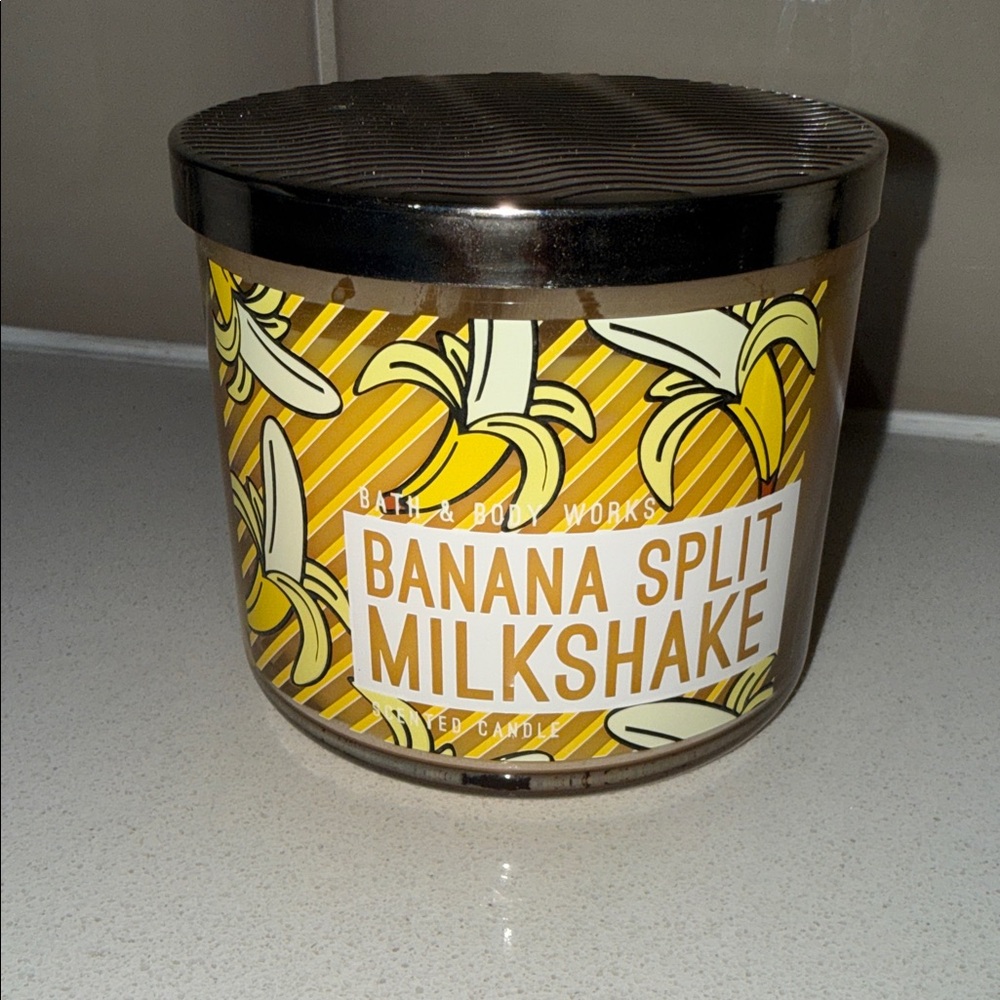 NEW & NEVER USED -Bath & Body Works Banana Split Milkshake Candle RETIRED SCENT